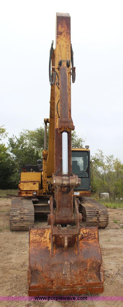 image for item I5792 1992 Caterpillar EL240B excavator