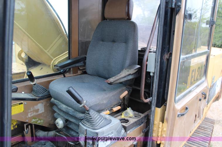 image for item I5792 1992 Caterpillar EL240B excavator