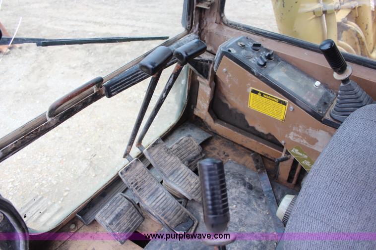 image for item I5792 1992 Caterpillar EL240B excavator