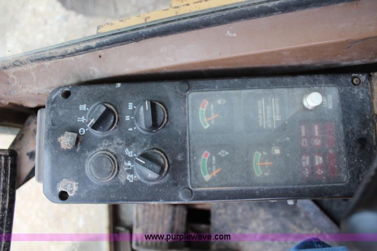 image for item I5792 1992 Caterpillar EL240B excavator