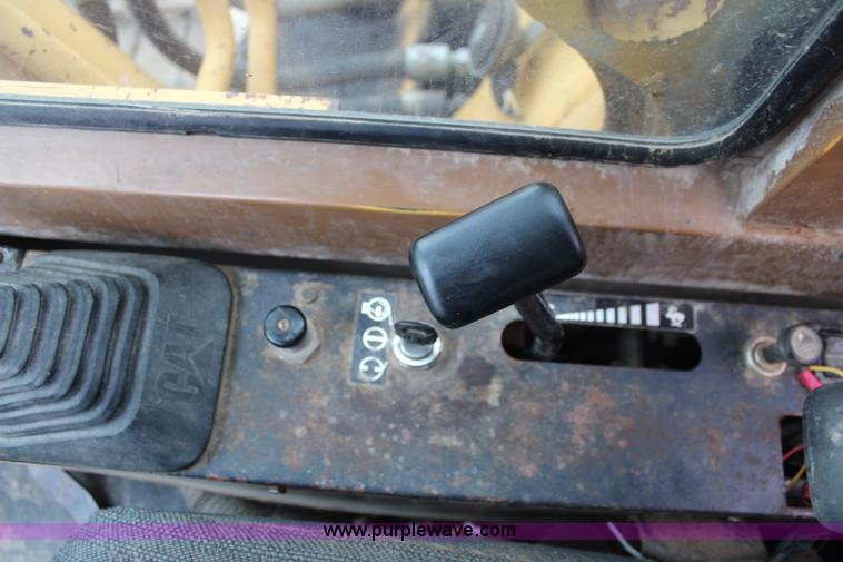 image for item I5792 1992 Caterpillar EL240B excavator