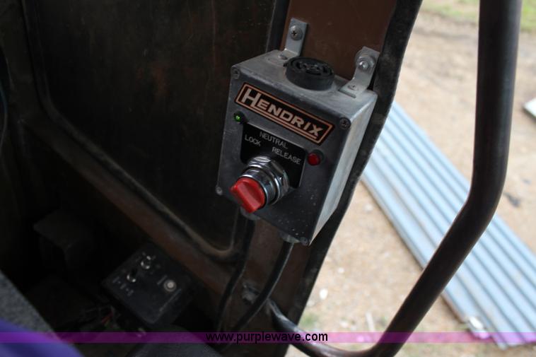 image for item I5792 1992 Caterpillar EL240B excavator