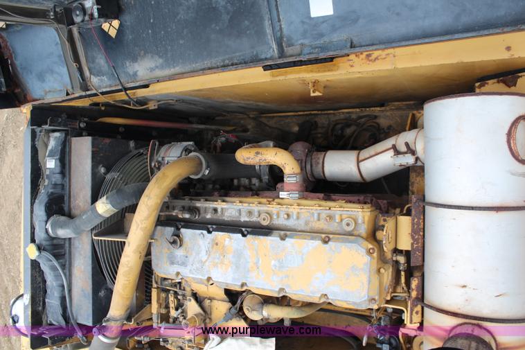 image for item I5792 1992 Caterpillar EL240B excavator