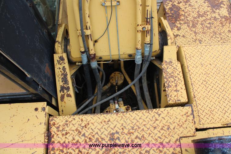image for item I5792 1992 Caterpillar EL240B excavator
