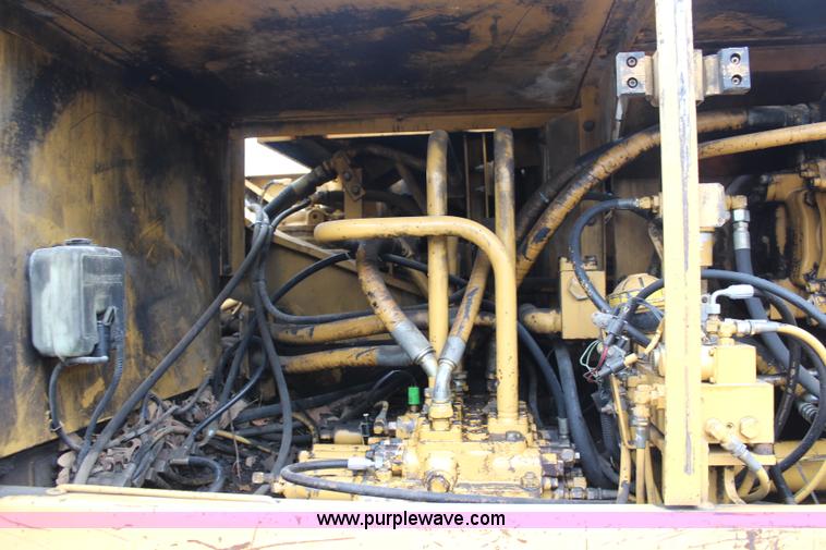 image for item I5792 1992 Caterpillar EL240B excavator