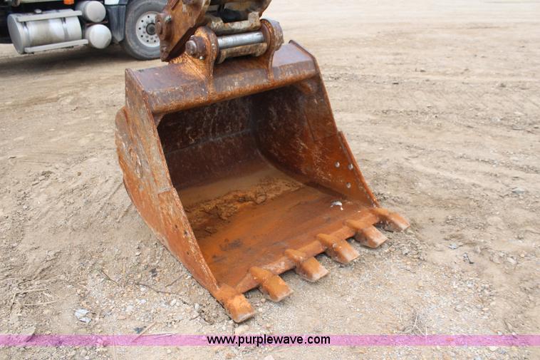 image for item I5792 1992 Caterpillar EL240B excavator