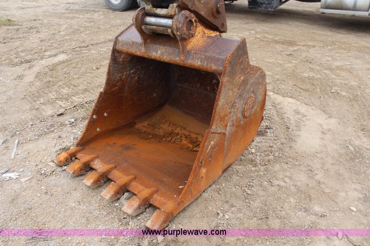 image for item I5792 1992 Caterpillar EL240B excavator
