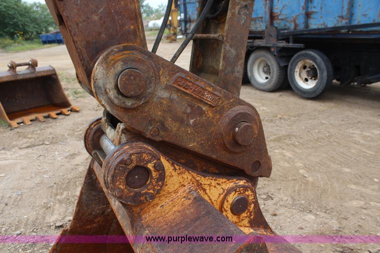 image for item I5792 1992 Caterpillar EL240B excavator