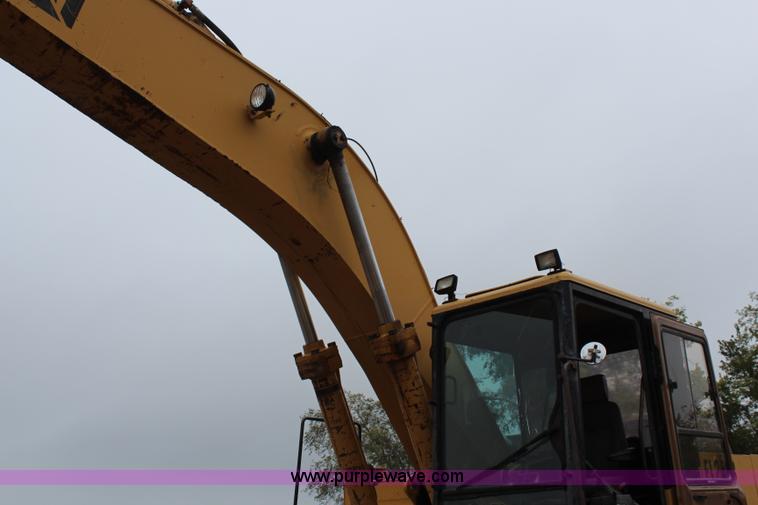 image for item I5792 1992 Caterpillar EL240B excavator