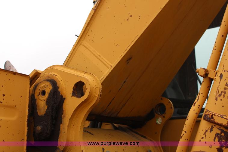 image for item I5792 1992 Caterpillar EL240B excavator