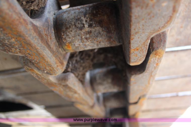 image for item I5792 1992 Caterpillar EL240B excavator