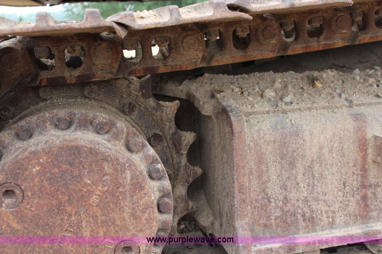 image for item I5792 1992 Caterpillar EL240B excavator