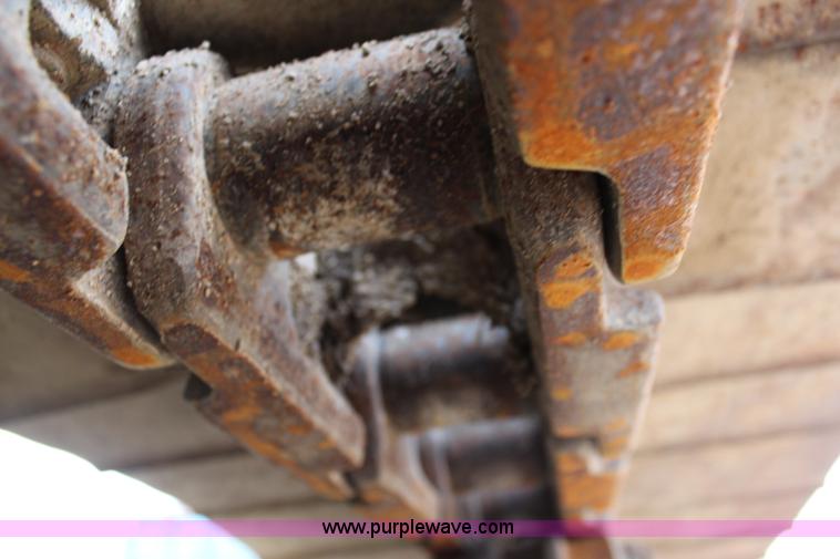 image for item I5792 1992 Caterpillar EL240B excavator