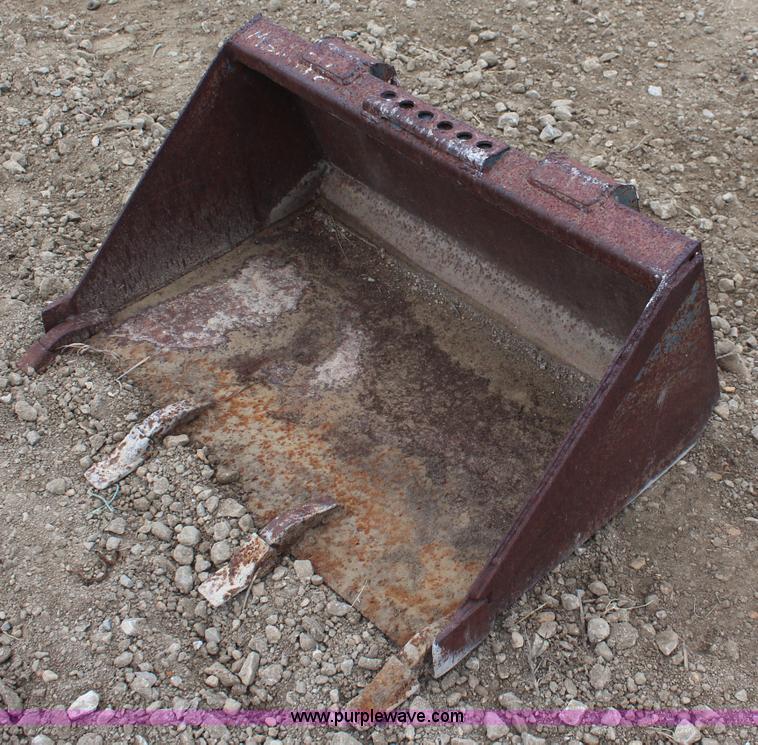 image for item I5793 36"W toothed skid steer bucket
