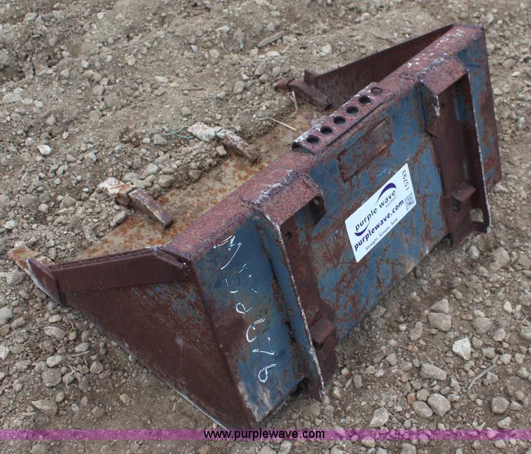 image for item I5793 36"W toothed skid steer bucket