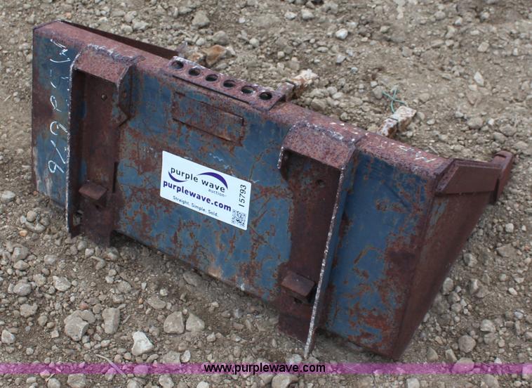 image for item I5793 36"W toothed skid steer bucket