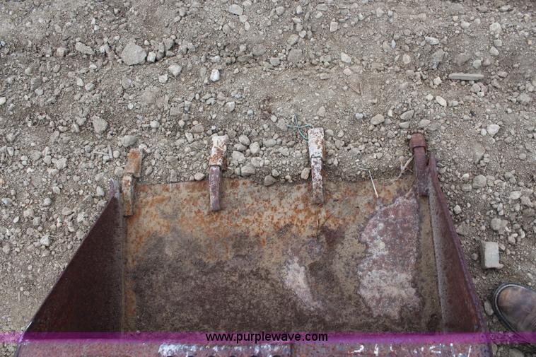 image for item I5793 36"W toothed skid steer bucket