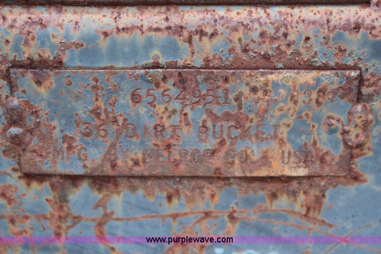 image for item I5793 36"W toothed skid steer bucket