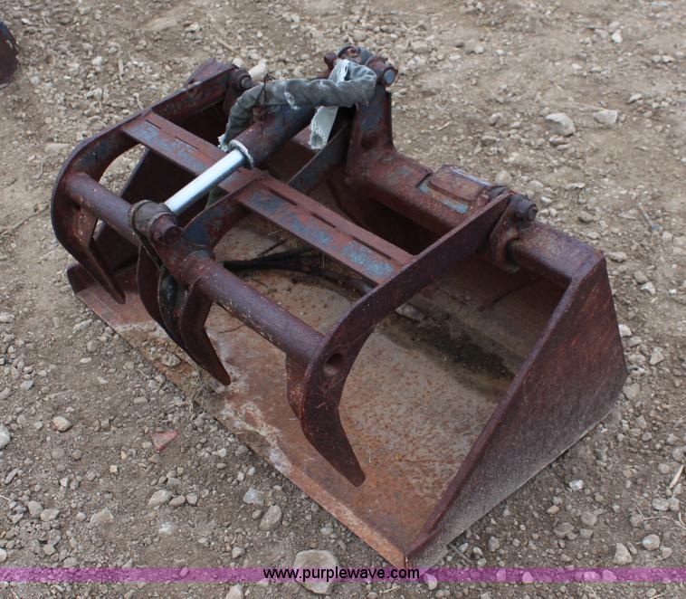 image for item I5794 44"W skid steer grapple bucket