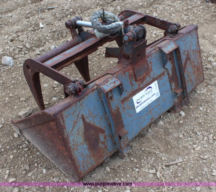 image for item I5794 44"W skid steer grapple bucket