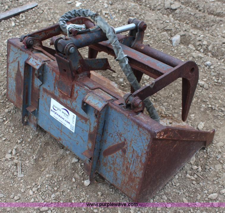 image for item I5794 44"W skid steer grapple bucket