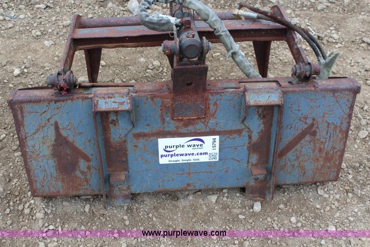 image for item I5794 44"W skid steer grapple bucket