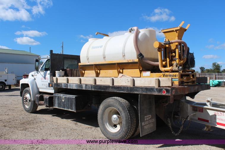 image for item I5873 1987 Ford F700 dump truck