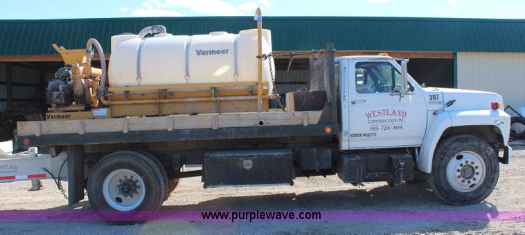 image for item I5873 1987 Ford F700 dump truck