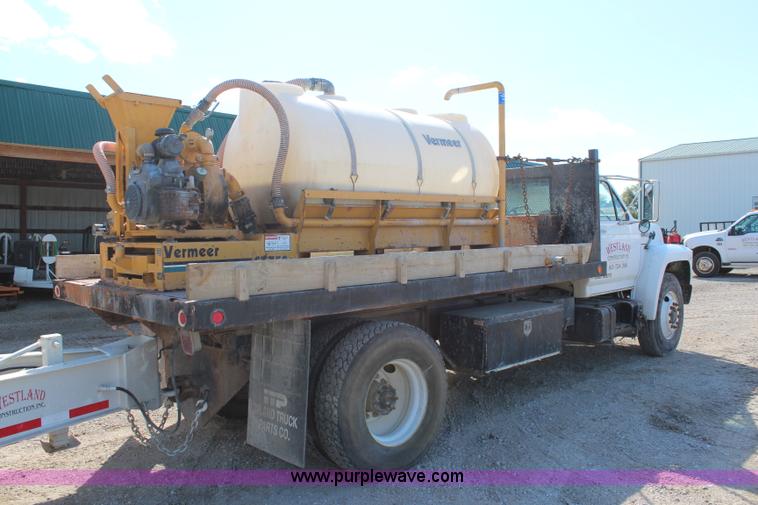 image for item I5873 1987 Ford F700 dump truck