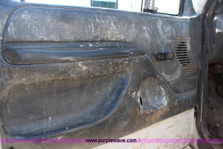 image for item I5873 1987 Ford F700 dump truck
