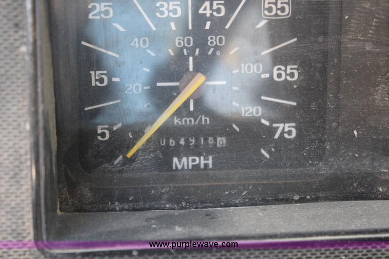 image for item I5873 1987 Ford F700 dump truck