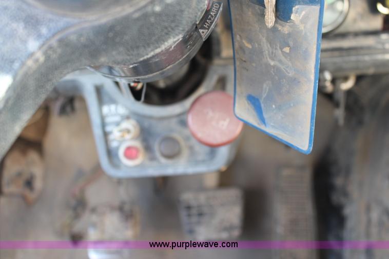 image for item I5873 1987 Ford F700 dump truck