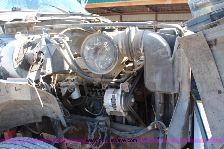 image for item I5873 1987 Ford F700 dump truck