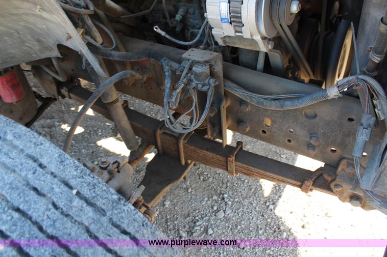 image for item I5873 1987 Ford F700 dump truck