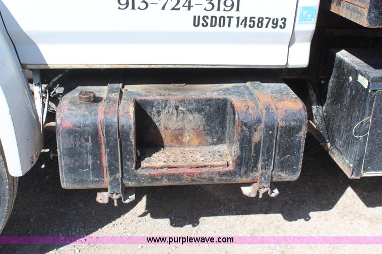 image for item I5873 1987 Ford F700 dump truck