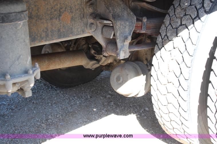 image for item I5873 1987 Ford F700 dump truck