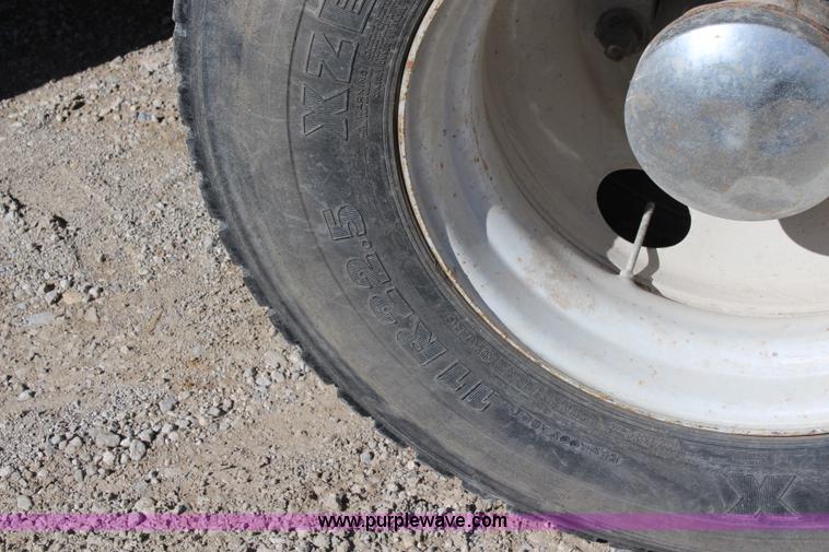 image for item I5873 1987 Ford F700 dump truck