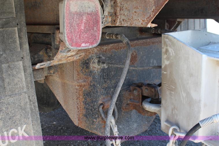image for item I5873 1987 Ford F700 dump truck