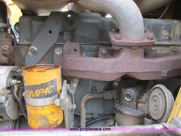 image for item I6033 1999 New Holland 655E backhoe