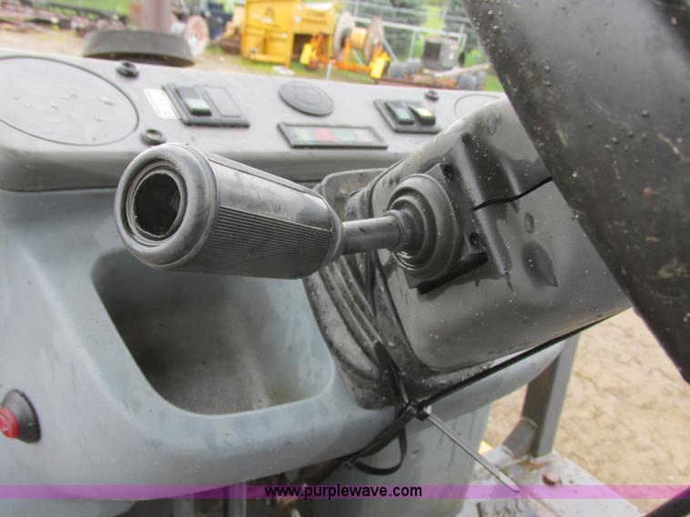 image for item I6033 1999 New Holland 655E backhoe