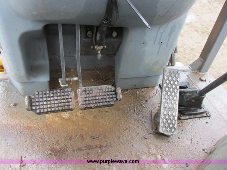 image for item I6033 1999 New Holland 655E backhoe