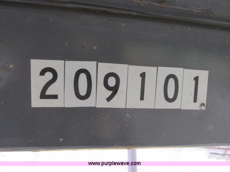 image for item I6033 1999 New Holland 655E backhoe