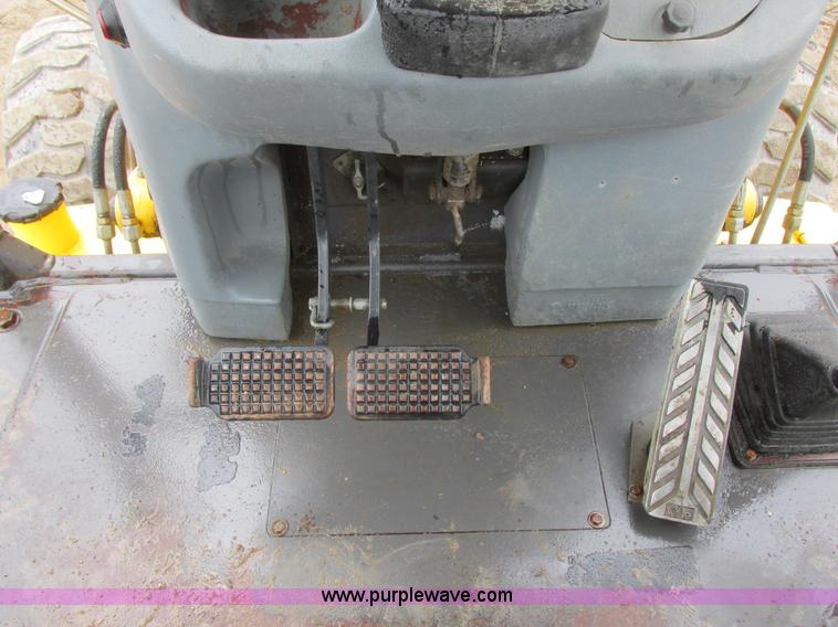 image for item I6036 2005 New Holland LB75B backhoe