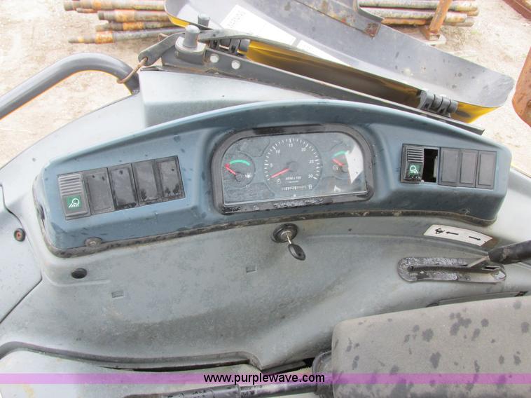 image for item I6036 2005 New Holland LB75B backhoe
