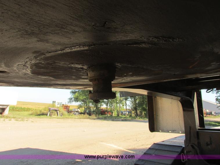 image for item I6130 2007 XL Specialized XL80 lowboy trailer