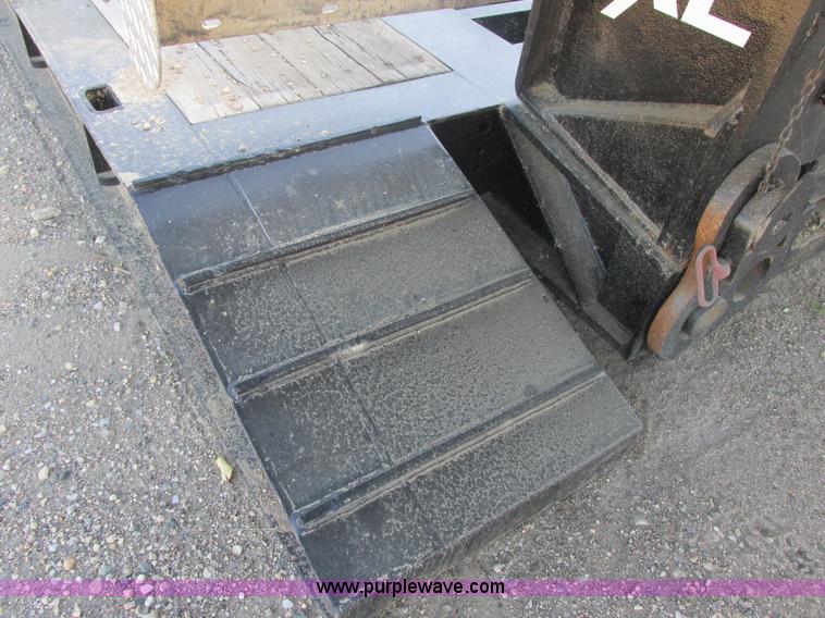 image for item I6130 2007 XL Specialized XL80 lowboy trailer
