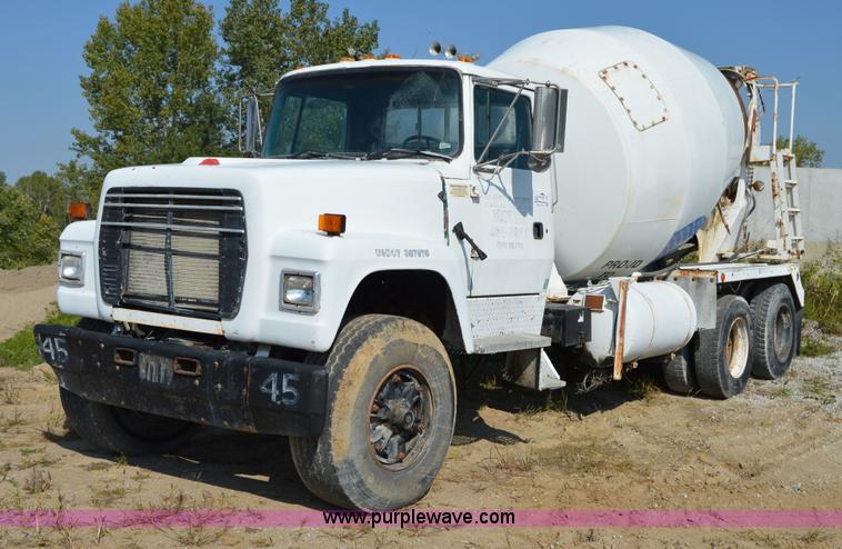image for item I6481 1995 Ford LT9000 mixer truck