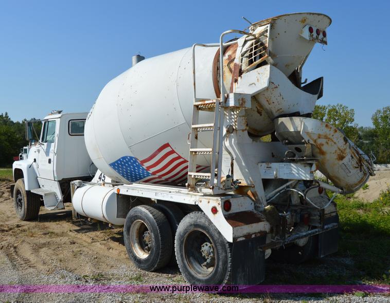 image for item I6481 1995 Ford LT9000 mixer truck