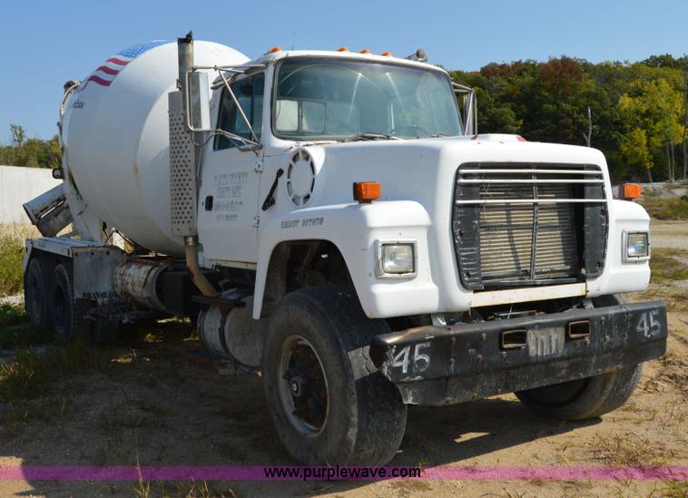 image for item I6481 1995 Ford LT9000 mixer truck