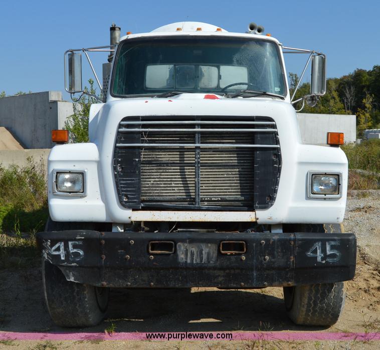 image for item I6481 1995 Ford LT9000 mixer truck